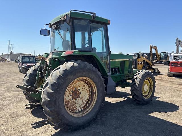 Image of John Deere 7210 equipment image 2