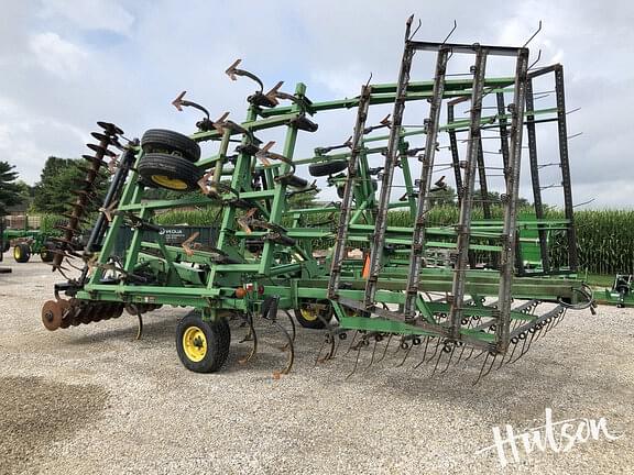 Image of John Deere 726 equipment image 4