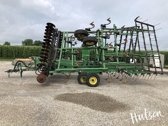 Image of John Deere 726 equipment image 3