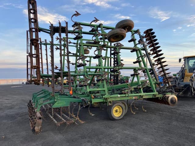 Image of John Deere 726 equipment image 1