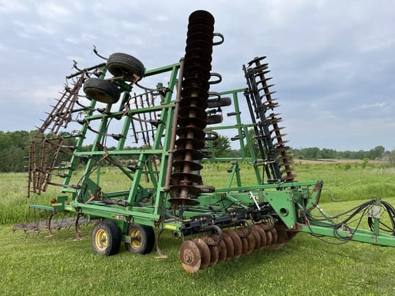 Image of John Deere 726 equipment image 1
