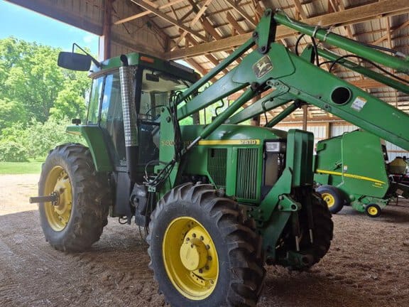 1999 John Deere 7610 Equipment Image0