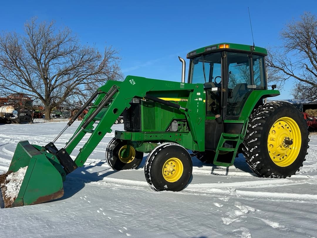 Image of John Deere 7810 Primary image