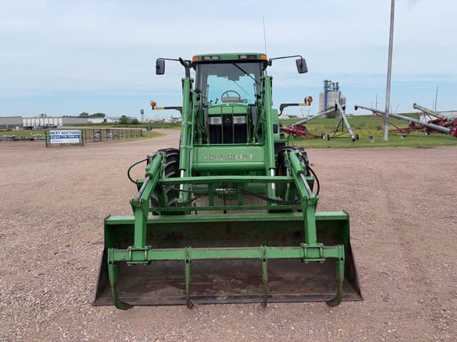 Image of John Deere 7810 equipment image 1