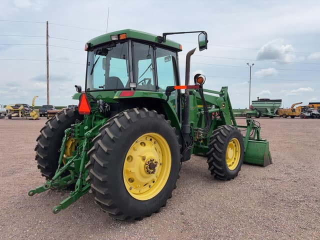 Image of John Deere 7810 equipment image 4