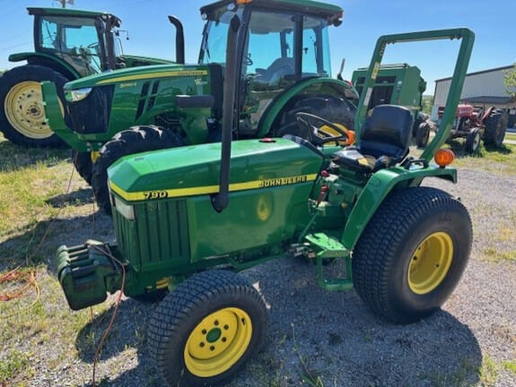 1999 John Deere 790 Equipment Image0
