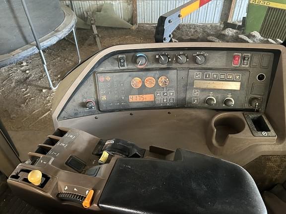 Image of John Deere 8100 equipment image 2