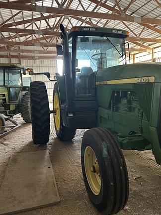 Image of John Deere 8100 equipment image 4