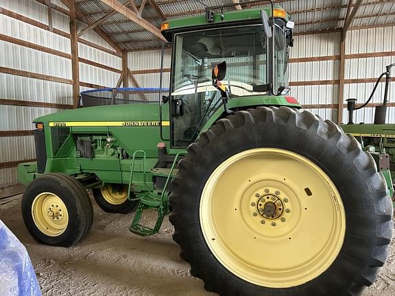 Image of John Deere 8100 equipment image 1