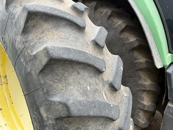 Image of John Deere 8100 equipment image 4