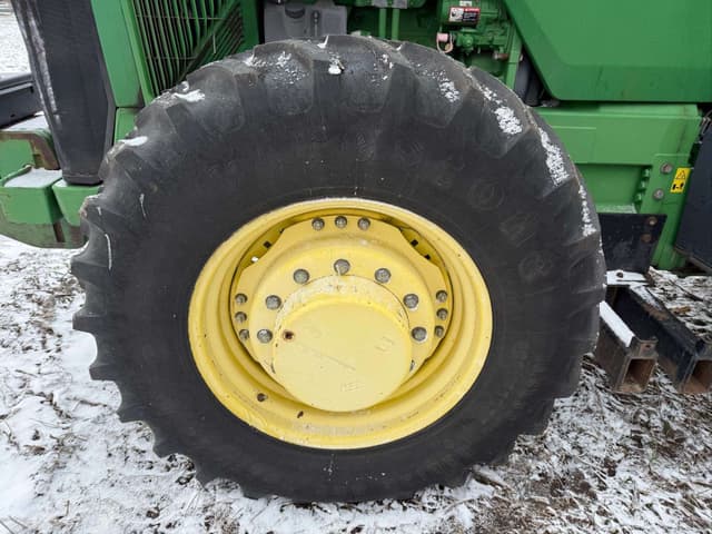 Image of John Deere 8110 equipment image 3