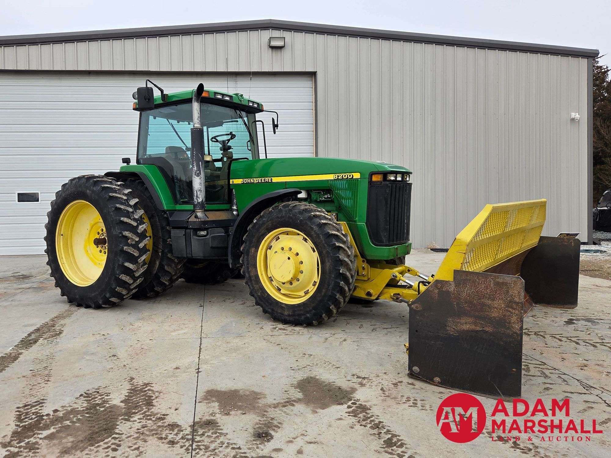 1999 John Deere 8200 Equipment Image0