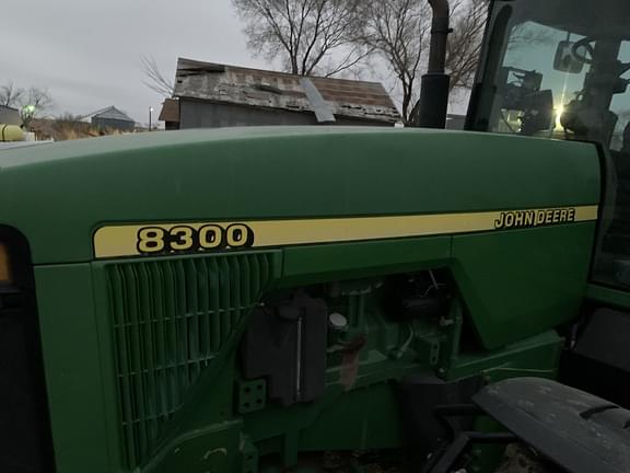 Image of John Deere 8300 equipment image 4