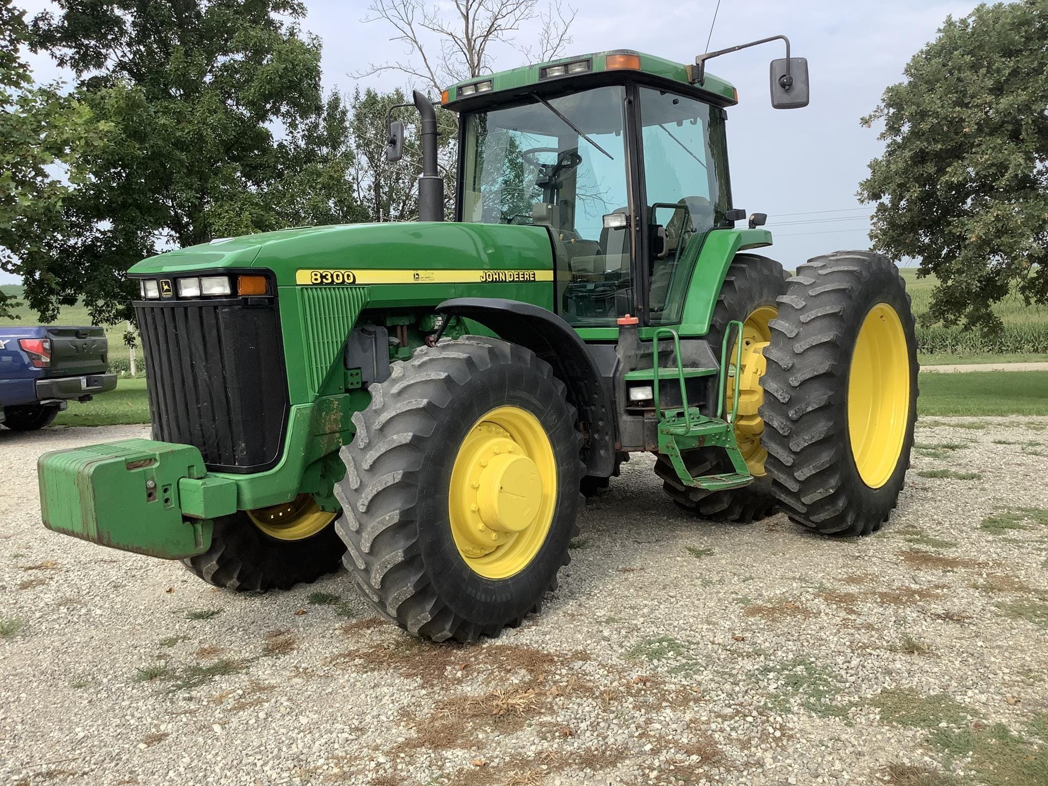 1999 John Deere 8300 Equipment Image0