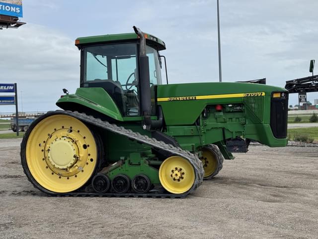 Image of John Deere 8300T equipment image 4
