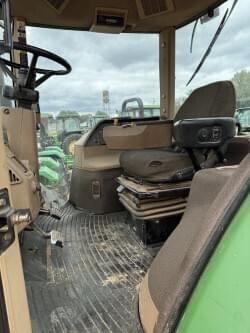 Image of John Deere 8400 equipment image 4