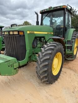 Image of John Deere 8400 equipment image 1