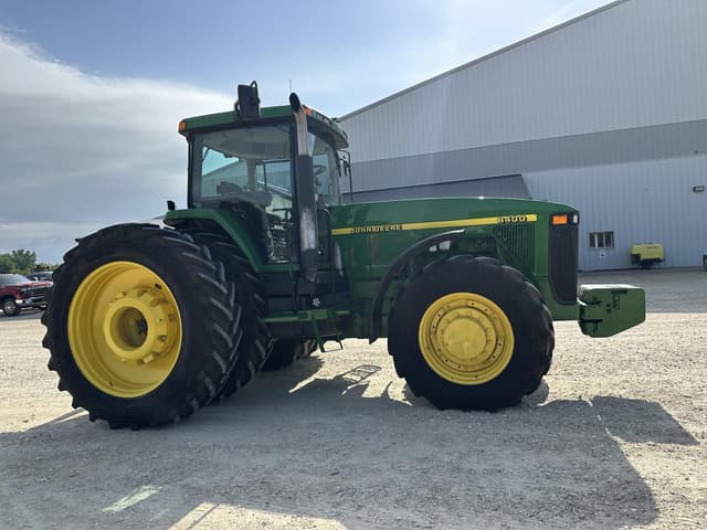 Image of John Deere 8400 equipment image 4