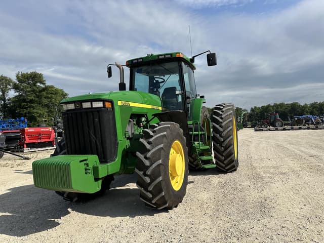 Image of John Deere 8400 equipment image 2
