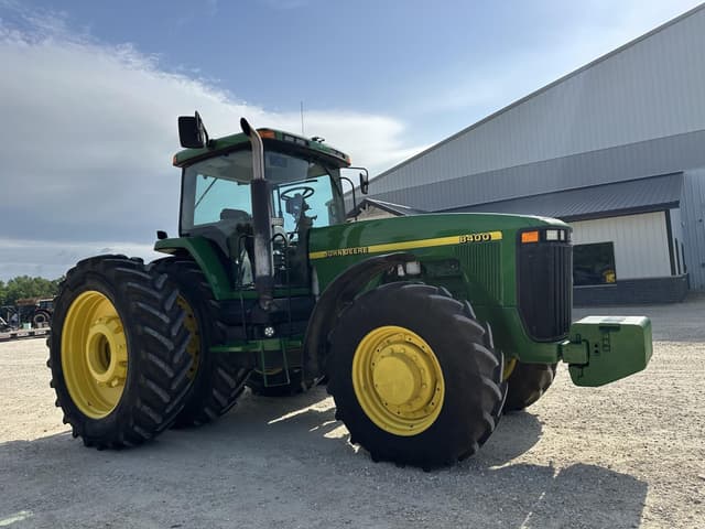 Image of John Deere 8400 equipment image 3