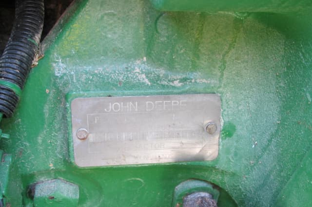 Image of John Deere 8400 equipment image 3