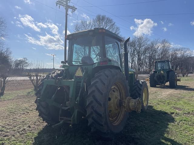 Image of John Deere 8400 equipment image 2