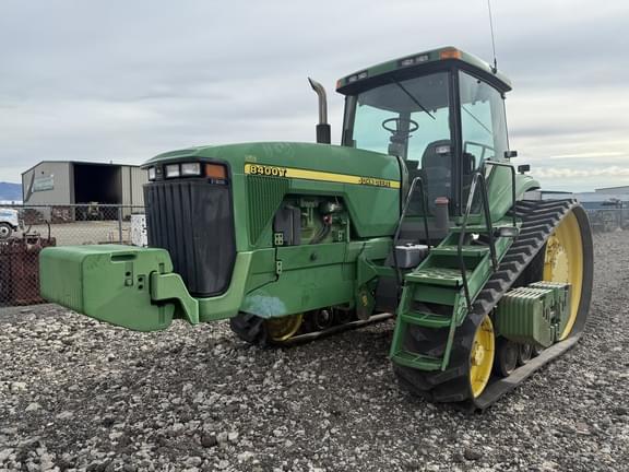 Image of John Deere 8400T equipment image 1