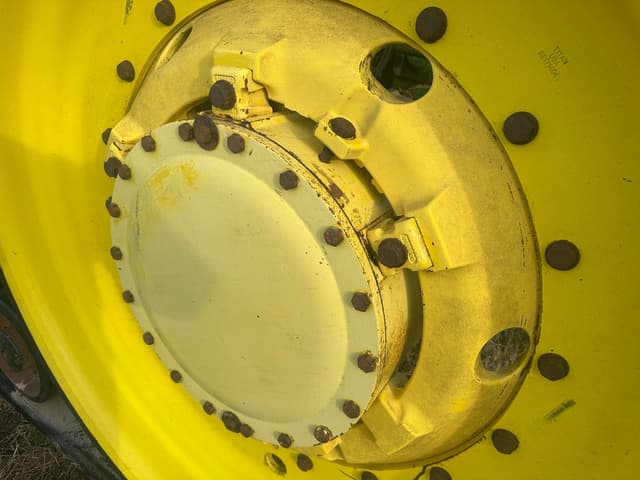 Image of John Deere 8400T equipment image 4