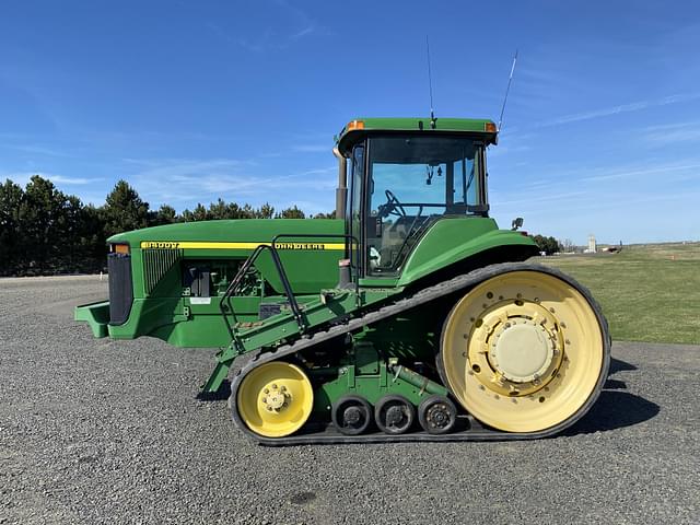 Image of John Deere 8400T equipment image 2