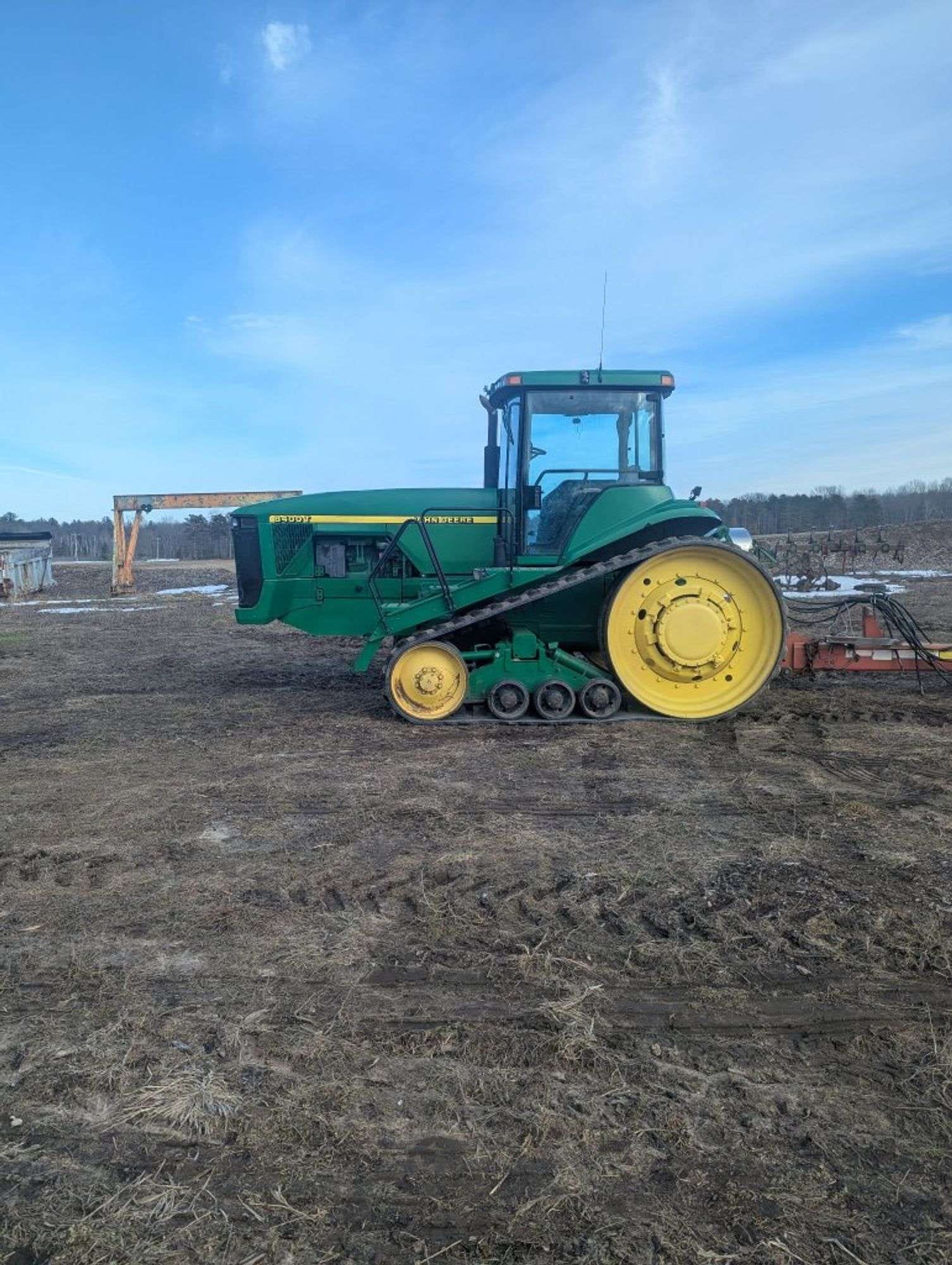 1999 John Deere 8400T Equipment Image0