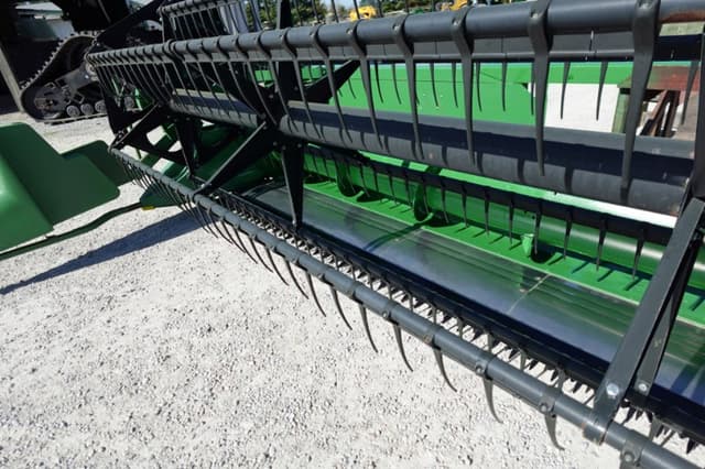 Image of John Deere 920 equipment image 1