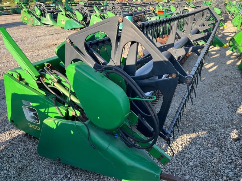1999 John Deere 920 Equipment Image0