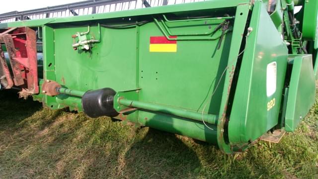 Image of John Deere 920F equipment image 2