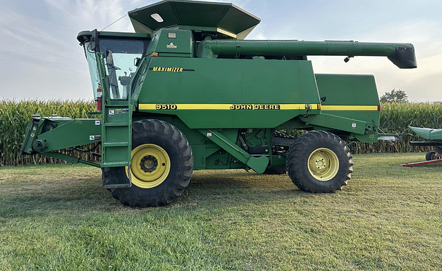 Image of John Deere 9510 equipment image 1