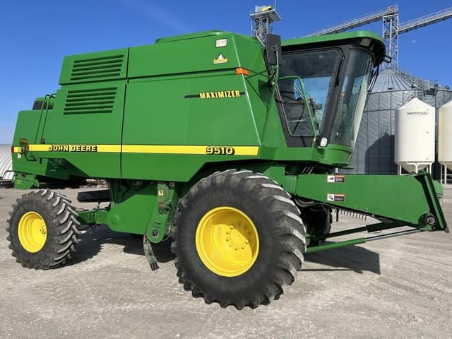 Image of John Deere 9510 equipment image 1