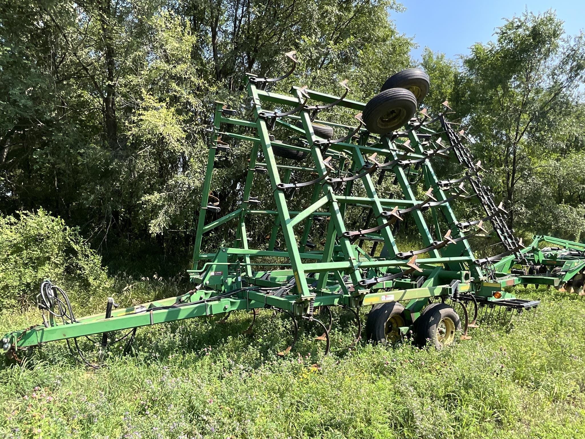 1999 John Deere 980 Equipment Image0