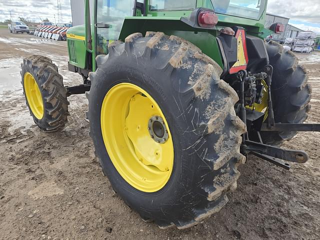 Image of John Deere 5510 equipment image 4