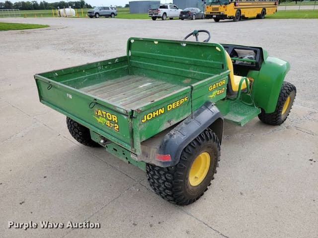 Image of John Deere Gator 4X2 equipment image 4
