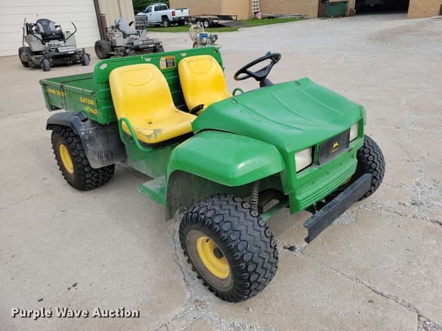 Image of John Deere Gator 4X2 equipment image 2