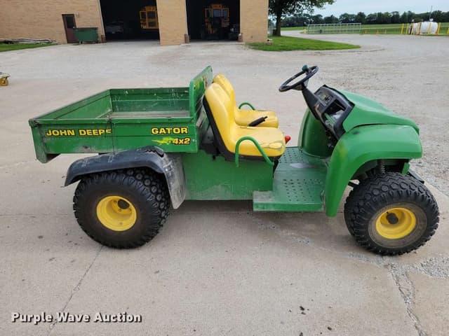 Image of John Deere Gator 4X2 equipment image 3