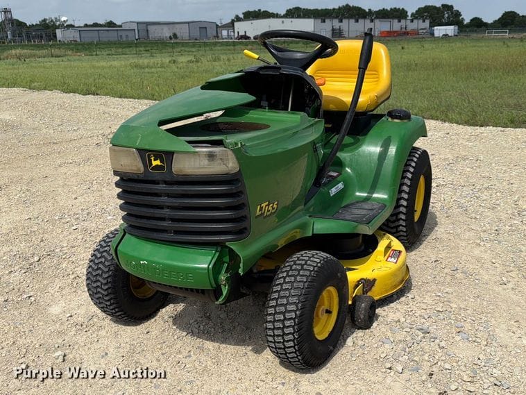1999 John Deere LT155 Equipment Image0