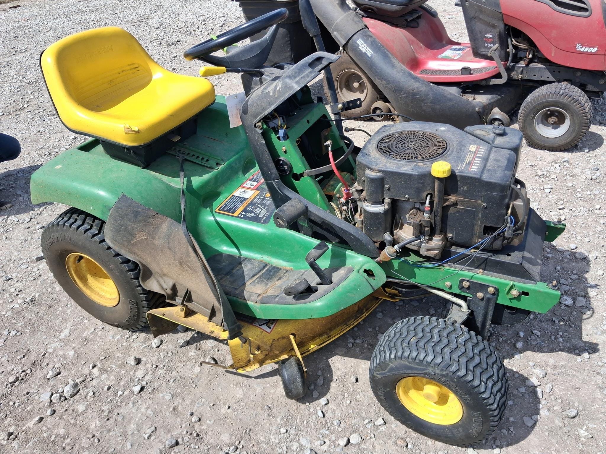 1999 John Deere LT155 Equipment Image0