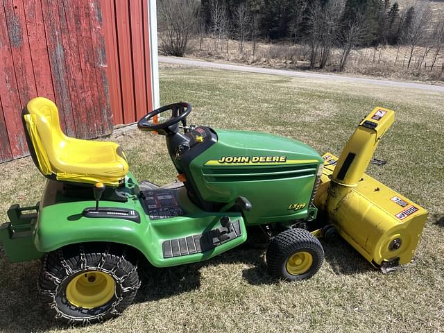 Image of John Deere LX279 equipment image 4
