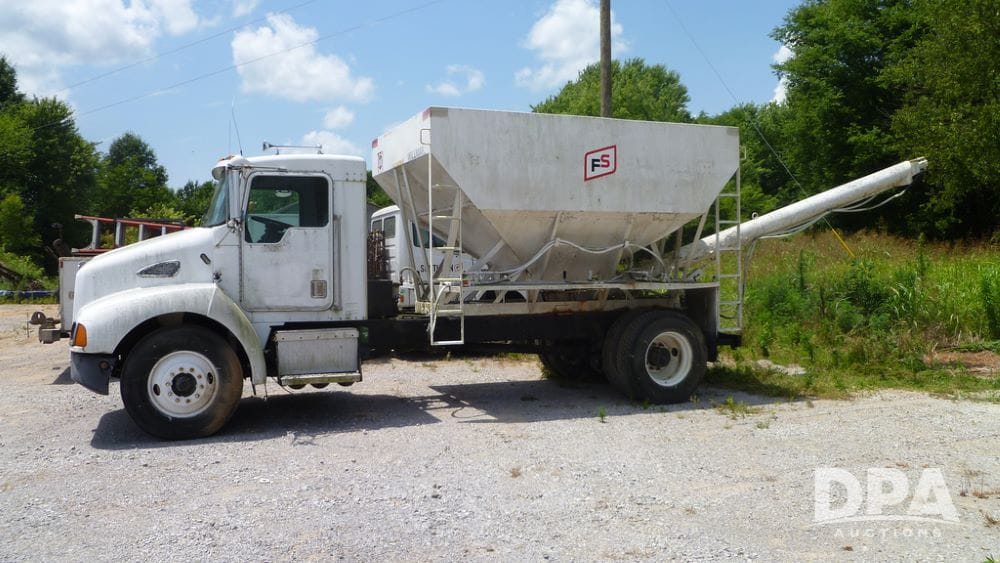 1999 Kenworth T300 Equipment Image0