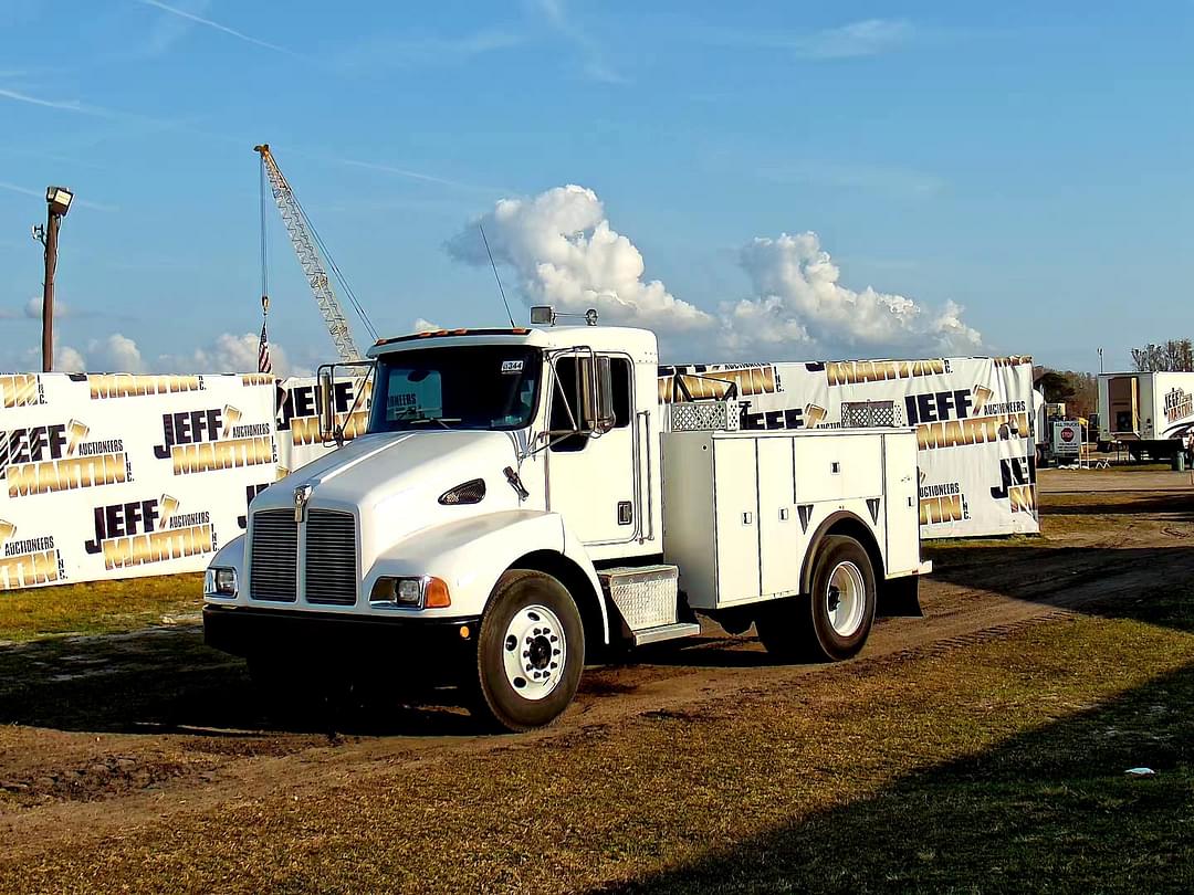 Image of Kenworth T300 Primary image