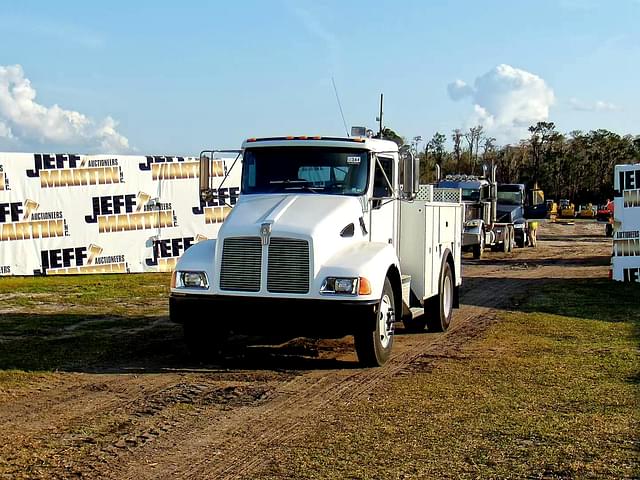 Image of Kenworth T300 equipment image 1