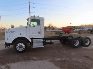 1999 Kenworth T800 Image