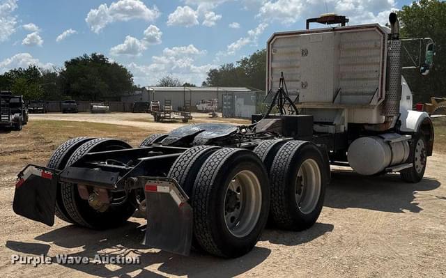 Image of Kenworth T800 equipment image 4