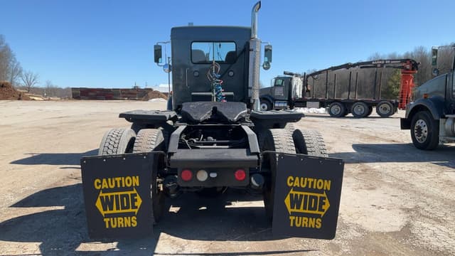 Image of Kenworth T800B equipment image 3