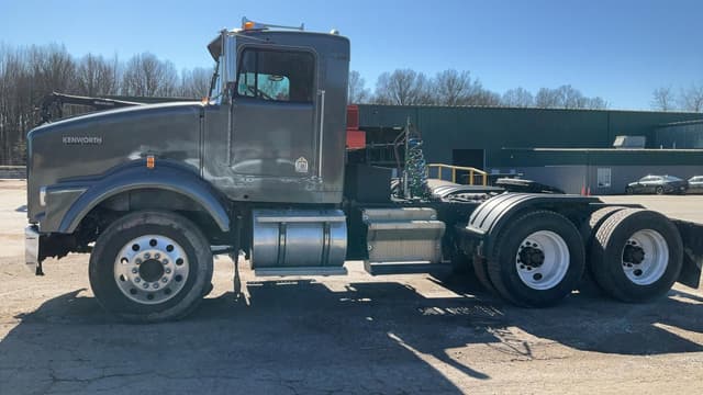 Image of Kenworth T800B equipment image 1